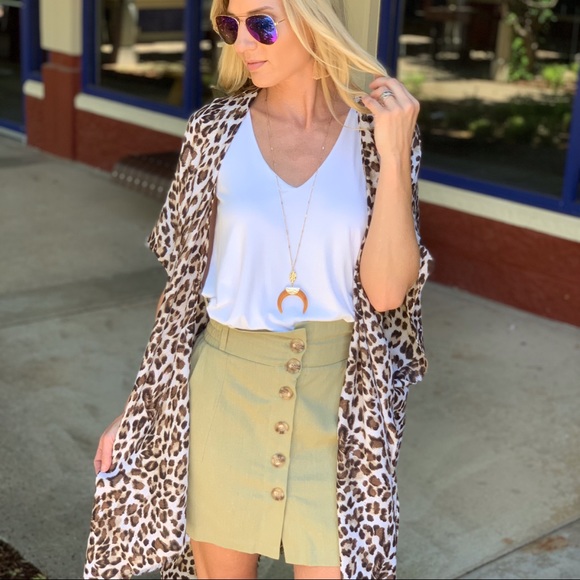 ✨RESTOCKED✨BRUNCH ON POINT LINEN SKIRT-OLIVE - Picture 2 of 8